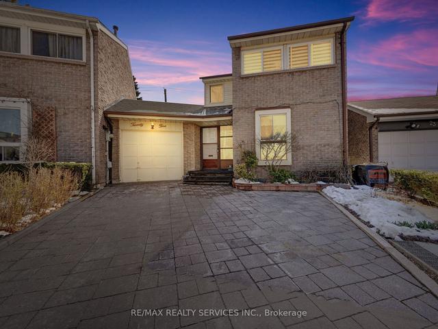 25 Moffatt Crt, House detached with 3 bedrooms, 2 bathrooms and 4 parking in Toronto ON | Image 12