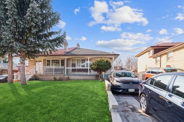 40 Clayhall Cres, House semidetached with 4 bedrooms, 3 bathrooms and 4 parking in Toronto ON | Image 1