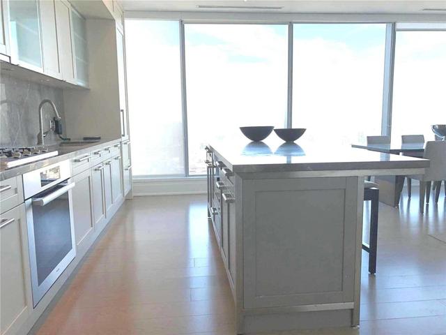 2601 - 55 Scollard St, Condo with 2 bedrooms, 3 bathrooms and 1 parking in Toronto ON | Image 8
