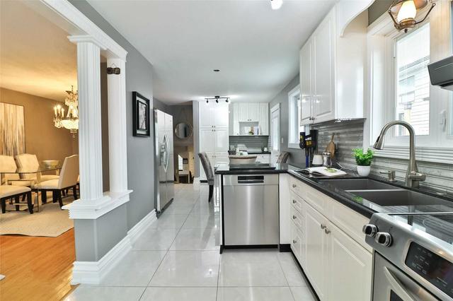 974 Blairholm Ave, House semidetached with 3 bedrooms, 2 bathrooms and 4 parking in Mississauga ON | Image 6
