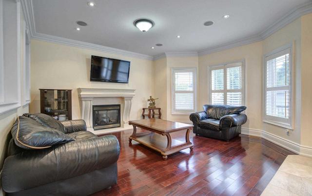 25 Lockheed Blvd, House detached with 4 bedrooms, 5 bathrooms and 6 parking in Toronto ON | Image 38