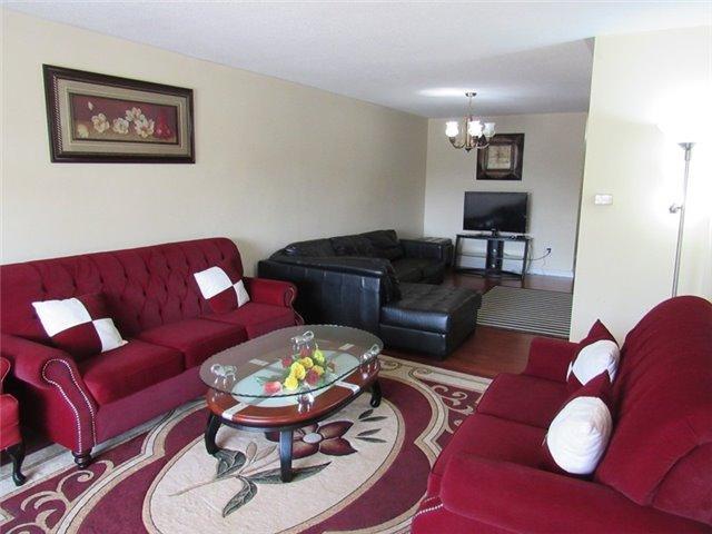 3084 Mallbridge Cres, House semidetached with 3 bedrooms, 3 bathrooms and 4 parking in Mississauga ON | Image 3