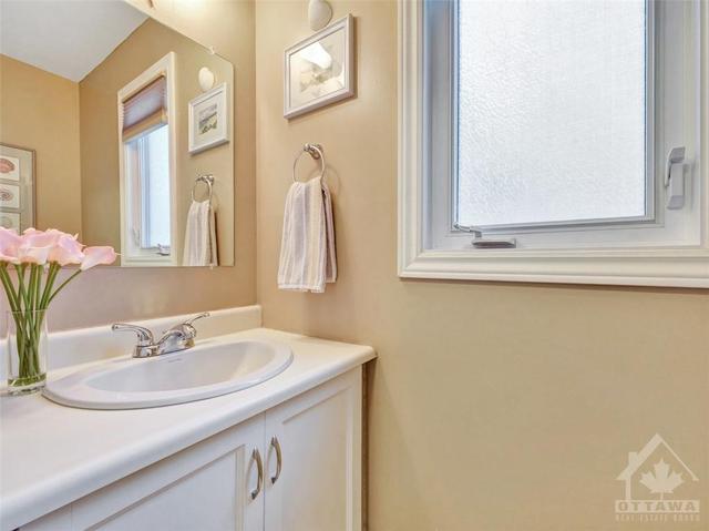 14 Hawley Crescent, House detached with 3 bedrooms, 3 bathrooms and 2 parking in Ottawa ON | Image 18