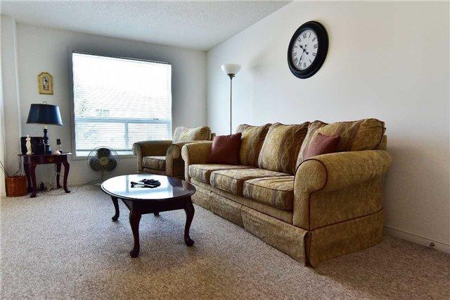 197 Nathan Cres, House attached with 3 bedrooms, 1 bathrooms and 2 parking in Barrie ON | Image 3