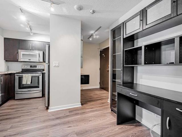 802 - 76 Shuter St, Condo with 1 bedrooms, 1 bathrooms and 1 parking in Toronto ON | Image 17