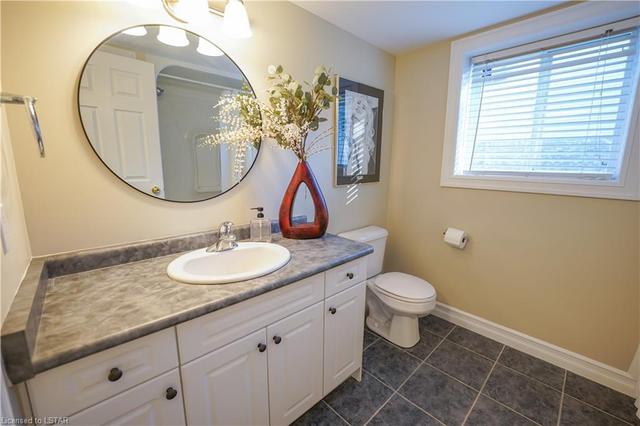 8698 Parkhouse Drive, House detached with 3 bedrooms, 3 bathrooms and 4 parking in Strathroy Caradoc ON | Image 32
