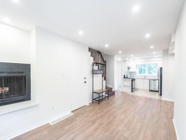 19 Sydenham St, House attached with 3 bedrooms, 3 bathrooms and 1 parking in Toronto ON | Image 7