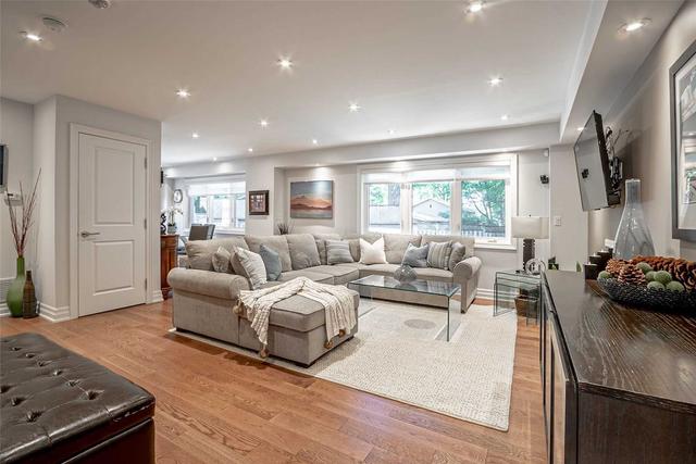 1974 Truscott Dr, House detached with 3 bedrooms, 4 bathrooms and 6 parking in Mississauga ON | Image 5