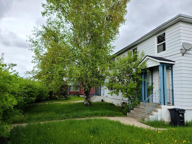 2 - 11019 99 Street, Home with 3 bedrooms, 1 bathrooms and null parking in Peace River AB | Image 2