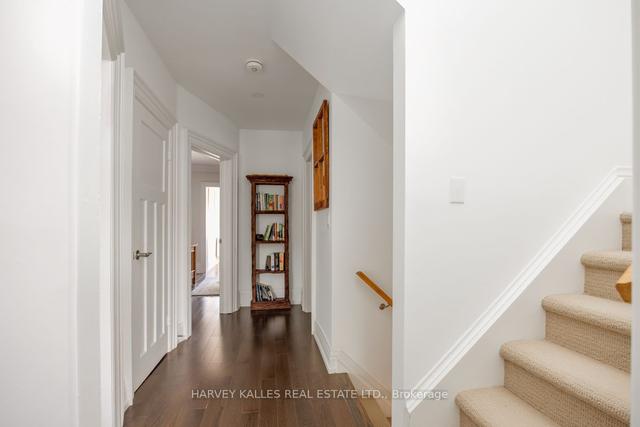 125 Hilton Ave, House detached with 5 bedrooms, 5 bathrooms and 1 parking in Toronto ON | Image 4