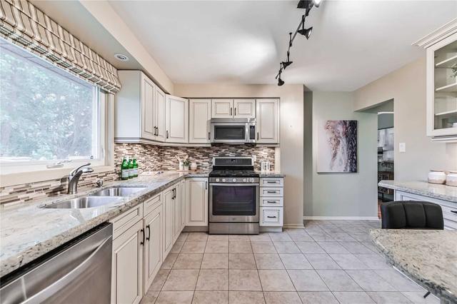 1097 Wildwood Dr, House detached with 4 bedrooms, 3 bathrooms and 6 parking in Newmarket ON | Image 9
