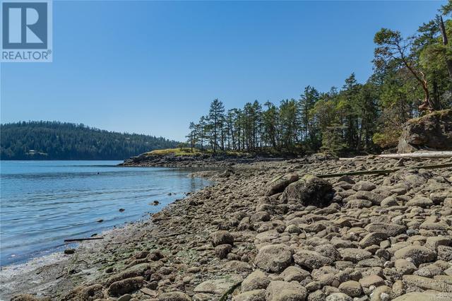 630 Dinner Bay Rd, House detached with 12 bedrooms, 16 bathrooms and 12 parking in Southern Gulf Islands BC | Image 2