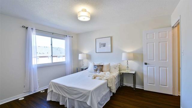 87 Wilkes Cres, House attached with 3 bedrooms, 4 bathrooms and 3 parking in Toronto ON | Image 21