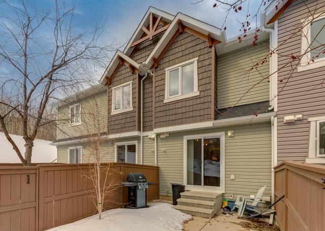 35 Aspen Hills Drive Sw, Home with 3 bedrooms, 3 bathrooms and 1 parking in Calgary AB | Image 8