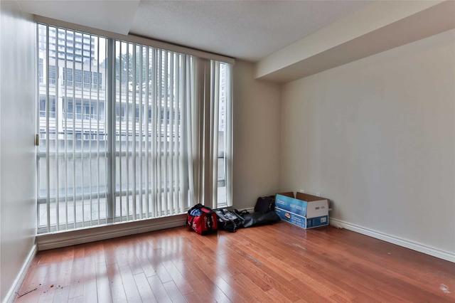 1003 - 263 Wellington St, Condo with 2 bedrooms, 1 bathrooms and 1 parking in Toronto ON | Image 6