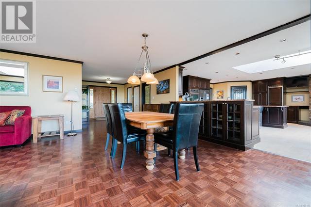 8170 Southwind Dr, House detached with 4 bedrooms, 3 bathrooms and 5 parking in Lantzville BC | Image 8