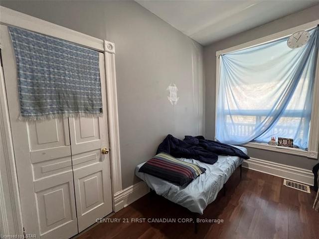 763 Colborne St, House detached with 5 bedrooms, 3 bathrooms and 5 parking in London ON | Image 3