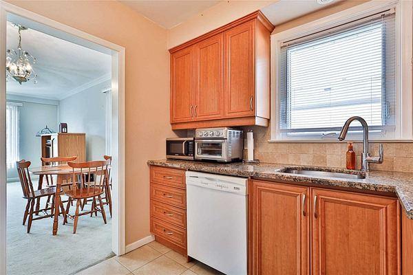 toronto - 36 Eringate Dr, House detached with 3 bedrooms, 2 bathrooms and 2 parking in Toronto ON | Image 13