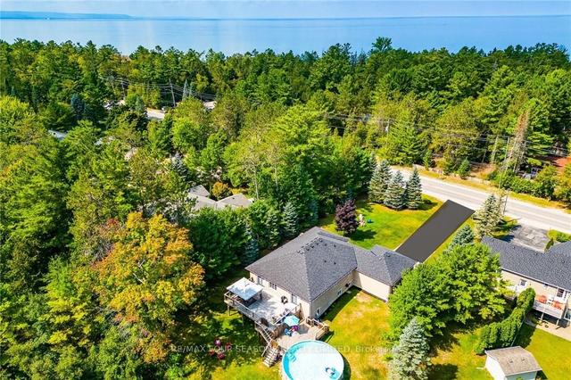 645 River Rd E, House detached with 2 bedrooms, 3 bathrooms and 12 parking in Wasaga Beach ON | Image 23