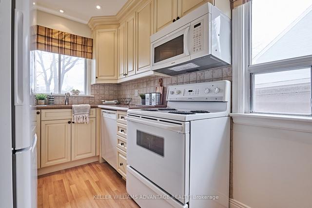53 Fenwood Hts, House detached with 3 bedrooms, 2 bathrooms and 5 parking in Toronto ON | Image 3