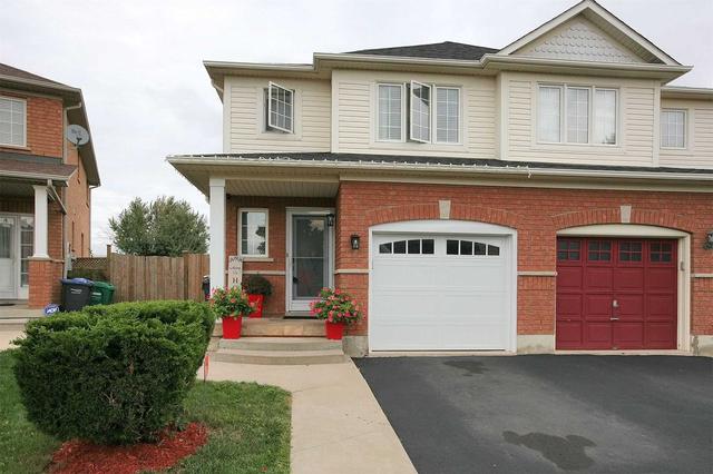 31 Milkweed Cres, House semidetached with 3 bedrooms, 2 bathrooms and 3 parking in Brampton ON | Image 1