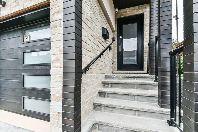 868 Shaw St, House semidetached with 3 bedrooms, 5 bathrooms and 2 parking in Toronto ON | Image 1