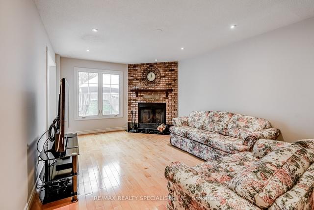 3201 Osbourne Rd, House detached with 4 bedrooms, 3 bathrooms and 3 parking in Mississauga ON | Image 5