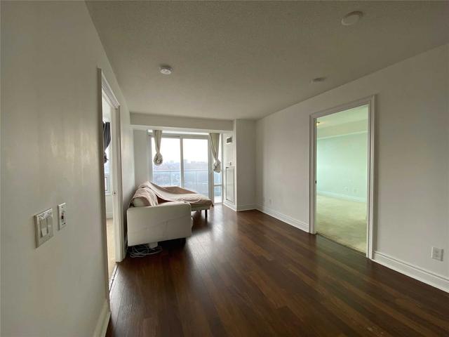 928 - 25 Greenview Ave, Condo with 2 bedrooms, 2 bathrooms and 1 parking in Toronto ON | Image 3