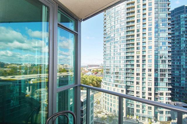 1210 - 215 Fort York Blvd, Condo with 2 bedrooms, 2 bathrooms and 1 parking in Toronto ON | Image 4