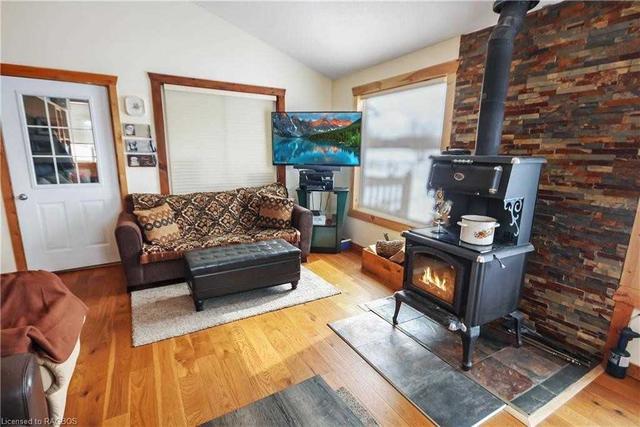 240 Little Pike Bay, House detached with 3 bedrooms, 2 bathrooms and 5 parking in Northern Bruce Peninsula ON | Image 6