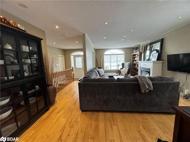 154 Mapleton Avenue, House detached with 6 bedrooms, 2 bathrooms and 5 parking in Barrie ON | Image 26