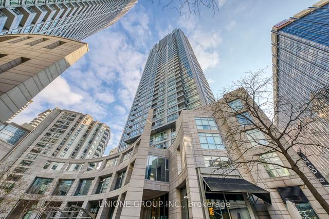 911 - 2181 Yonge St, Condo with 2 bedrooms, 2 bathrooms and 1 parking in Toronto ON | Image 1