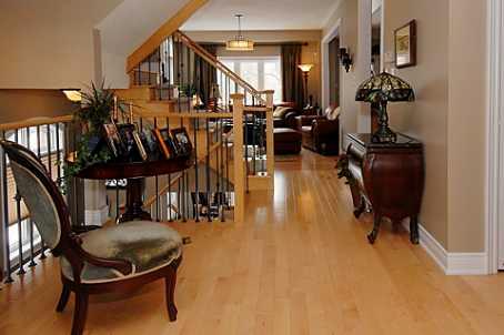 th4 - 581 Scarlett Rd, Townhouse with 3 bedrooms, 4 bathrooms and 2 parking in Toronto ON | Image 2