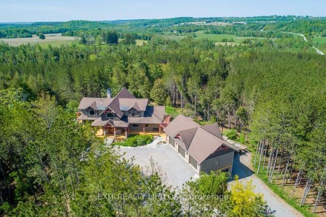 758 Lifford Rd, House detached with 3 bedrooms, 4 bathrooms and 20 parking in Kawartha Lakes ON | Image 1
