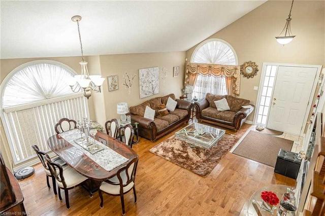 6883 Shannon Dr, House detached with 3 bedrooms, 4 bathrooms and 4 parking in Niagara Falls ON | Image 7