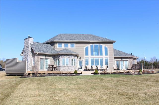 2100 Breezy Point Rd, House detached with 4 bedrooms, 5 bathrooms and 10 parking in Selwyn ON | Image 2