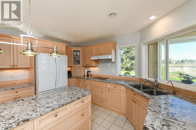 501 Arbutus Bay Rd, House detached with 3 bedrooms, 3 bathrooms and 10 parking in Comox Valley A BC | Image 16