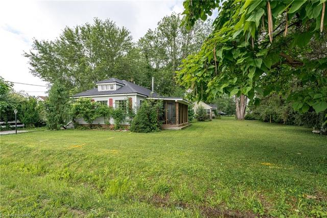 97 Bernard Avenue, House detached with 2 bedrooms, 1 bathrooms and null parking in Fort Erie ON | Image 32