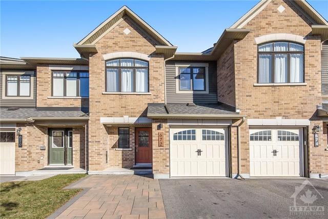 672 Petrichor Crescent, Townhouse with 3 bedrooms, 3 bathrooms and 2 parking in Ottawa ON | Image 1