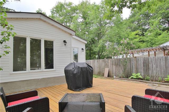 501 Bayview Drive, House detached with 2 bedrooms, 1 bathrooms and 2 parking in Ottawa ON | Image 2