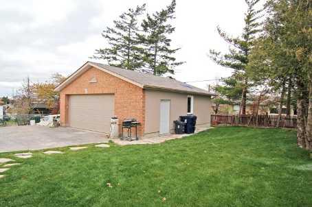 86 Wyndale Dr, House detached with 3 bedrooms, 3 bathrooms and 5 parking in Toronto ON | Image 9