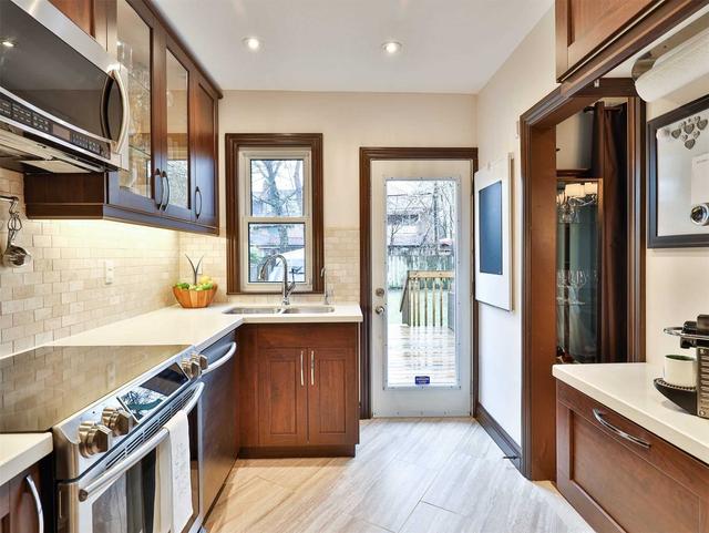 21 Bowood Ave, House detached with 3 bedrooms, 1 bathrooms and 2 parking in Toronto ON | Image 24