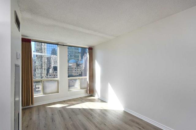 1203 - 25 Grenville St, Condo with 1 bedrooms, 1 bathrooms and 0 parking in Toronto ON | Image 3