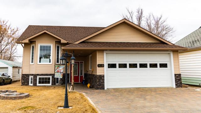 909 8 Avenue, House detached with 4 bedrooms, 3 bathrooms and 6 parking in Wainwright AB | Image 39