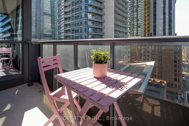 1402 - 295 Adelaide St W, Condo with 2 bedrooms, 2 bathrooms and 1 parking in Toronto ON | Image 12