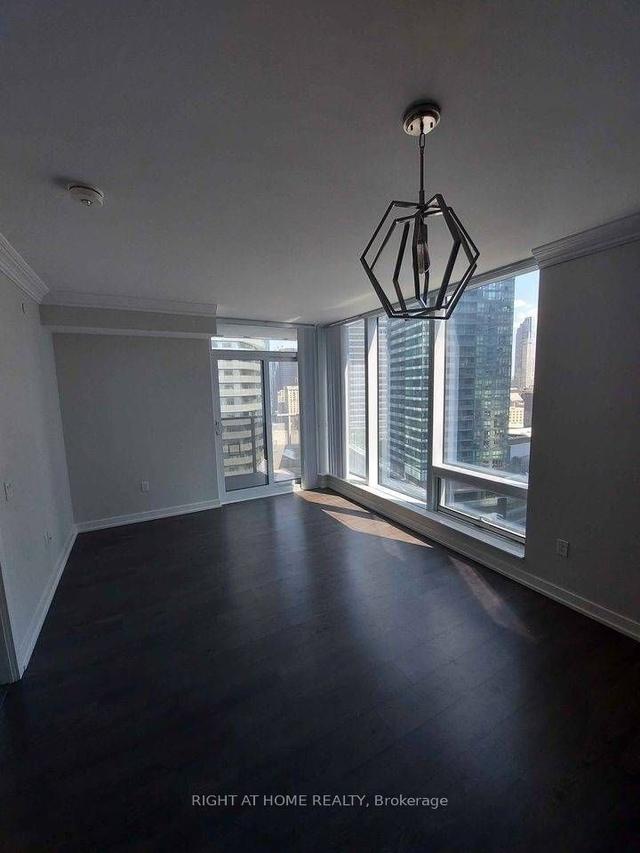 2303 - 10 York St W, Condo with 2 bedrooms, 2 bathrooms and 1 parking in Toronto ON | Image 10