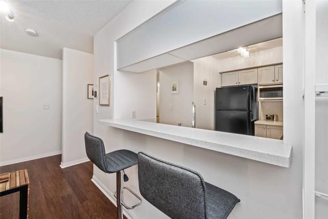 1003 - 5 Everson Dr, Townhouse with 2 bedrooms, 2 bathrooms and 1 parking in Toronto ON | Image 5