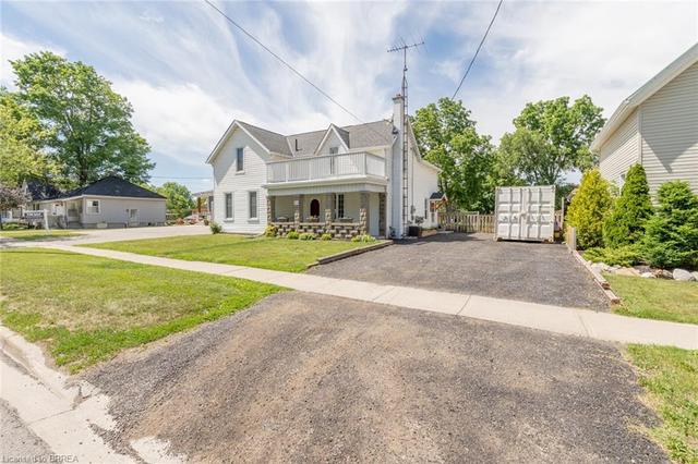 164 King Street, House detached with 5 bedrooms, 2 bathrooms and null parking in Brant ON | Image 1