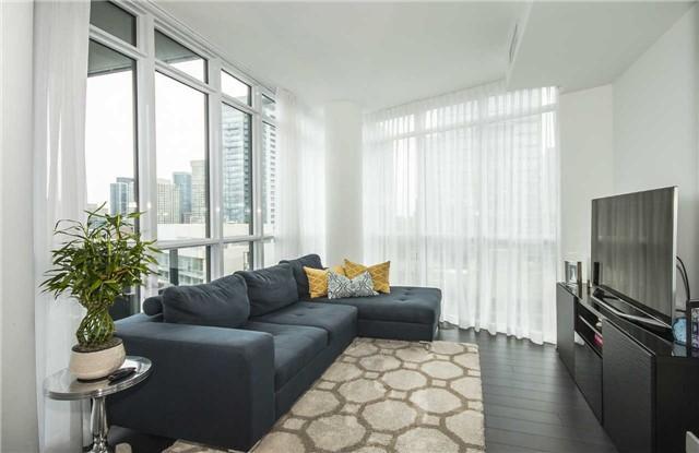 1807 - 32 Davenport Rd, Condo with 2 bedrooms, 2 bathrooms and 1 parking in Toronto ON | Image 5
