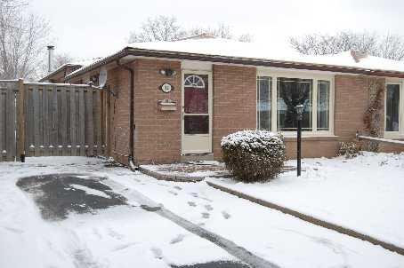 12 Fallingdale Cres, House semidetached with 3 bedrooms, 2 bathrooms and 3 parking in Brampton ON | Image 1